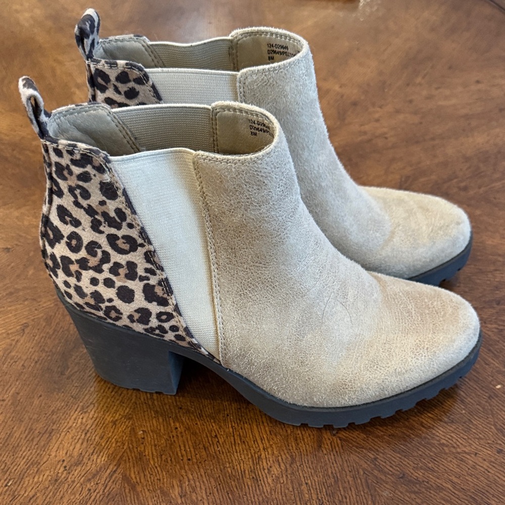 Stylish Beige and Leopard Print Ankle Boots size 8